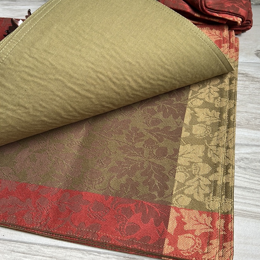 • Rose Tree Table Linens Bundle 🍁 🍂 • - Picture 9 of 9